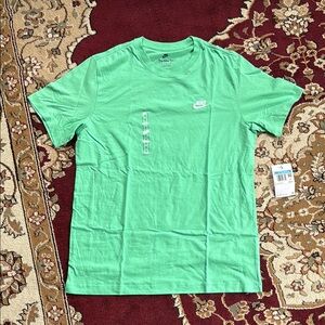 Nike Men's Green T-Shirt